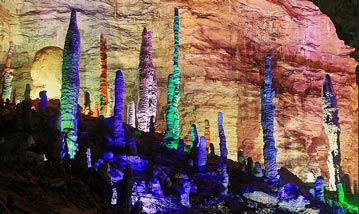 長沙出發(fā)到黃龍洞、天門山二日游