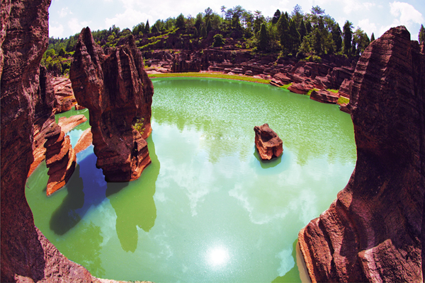張家界、袁家界、天子山、紅石林、鳳凰古城四晚五日游